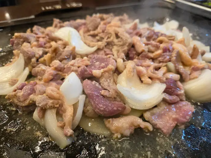 온돌판 위에서 익어가는 오리 로스