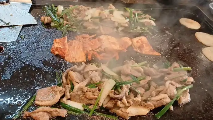 쌈 채소에 싸 먹는 오리 로스