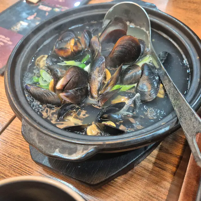 푸짐하게 담긴 어묵탕