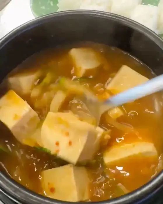 뚝배기에 담긴 된장찌개