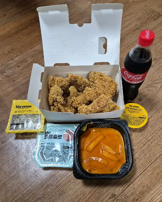 치킨, 떡볶이, 음료 세트