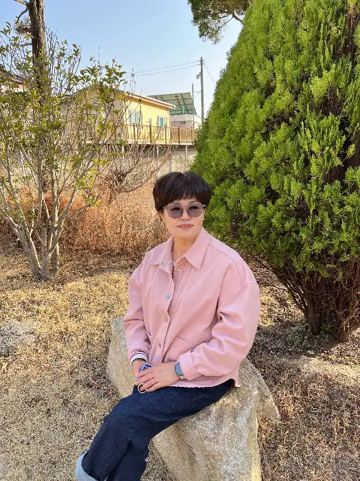 카페 내부의 아늑한 좌석