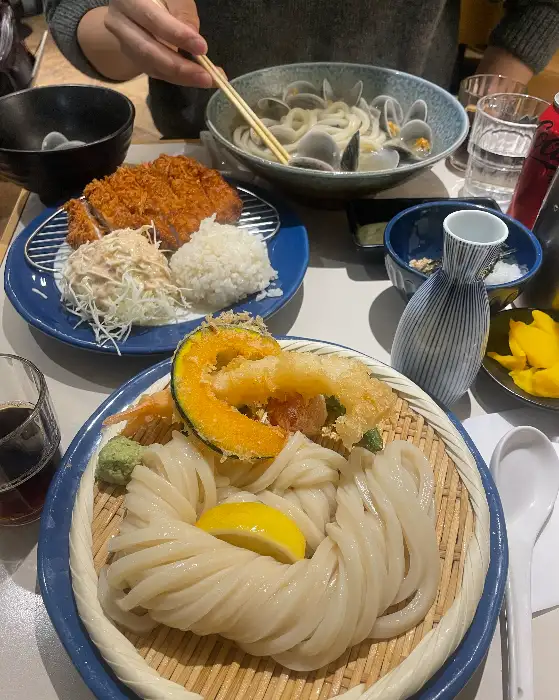 붓카케 우동과 돈까스, 밥이 함께 나온 구성