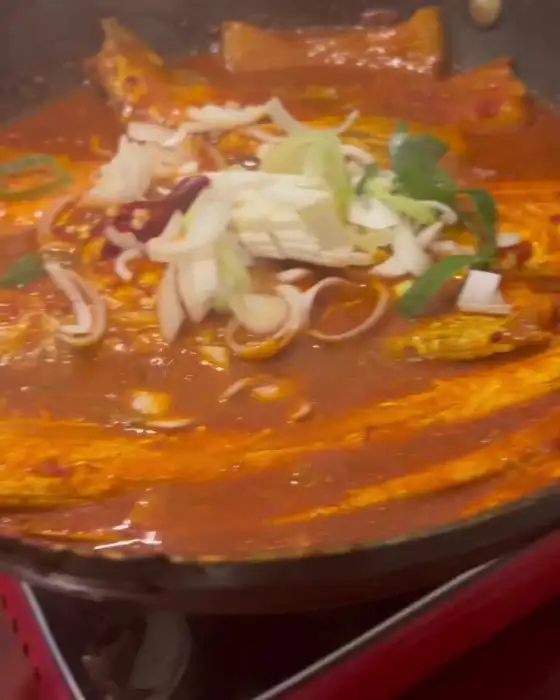 갈치조림의 푸짐한 양과 신선한 재료