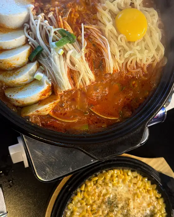 쫄면순두부와 콘치즈