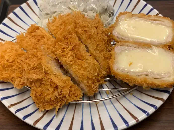 정겨운 외관의 식당 모습
