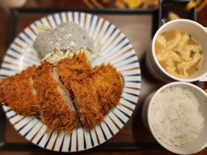 먹음직스러운 돈까스 플레이트