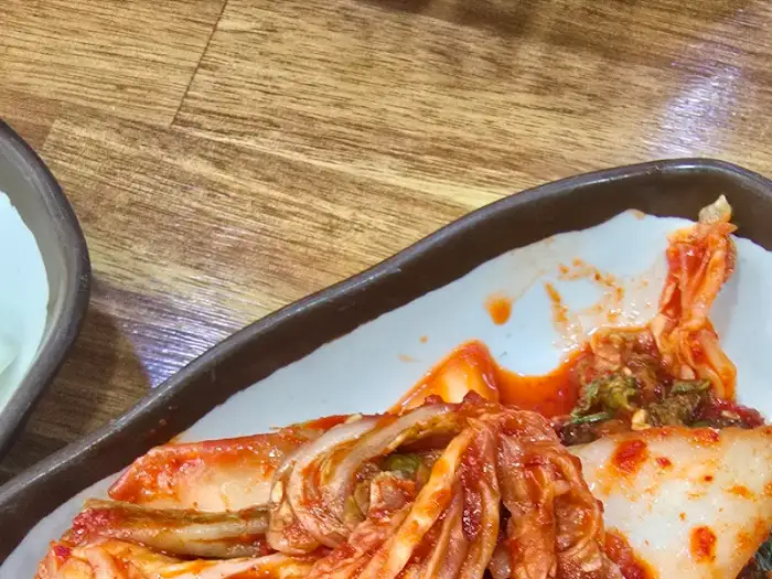 붉은 빛깔의 먹음직스러운 겉절이 김치