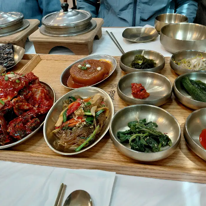 반찬과 게장 일부