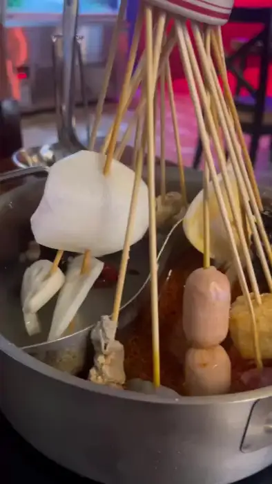훠궈 냄비와 꼬치