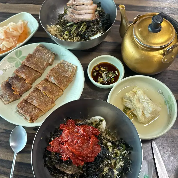 비빔막국수와 편육