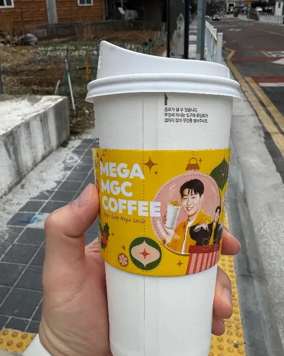 메가커피 컵홀더 디자인