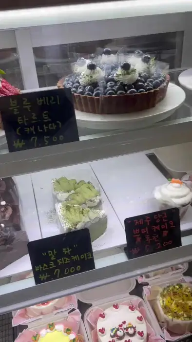 블루베리 타르트와 녹차 바스크 치즈케이크