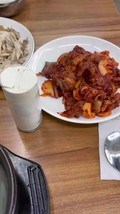 먹음직스럽게 양념된 제육볶음
