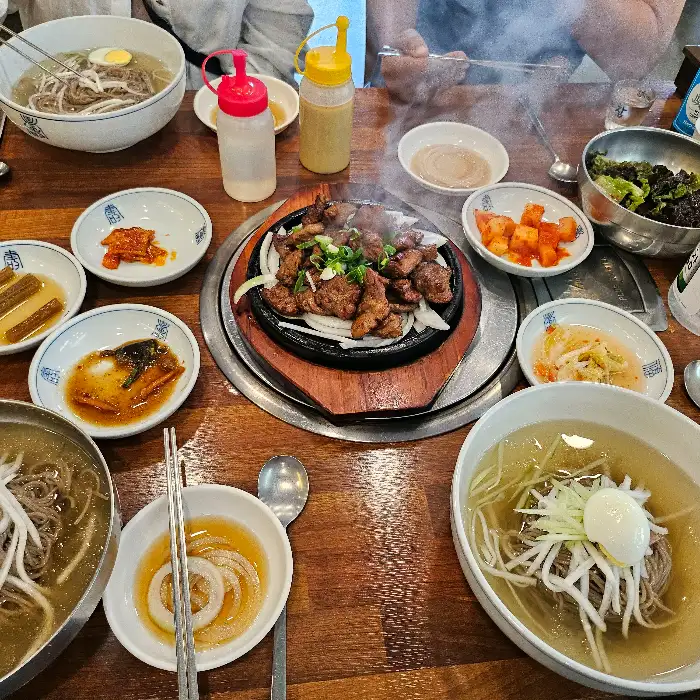 우정면옥 전체 상차림