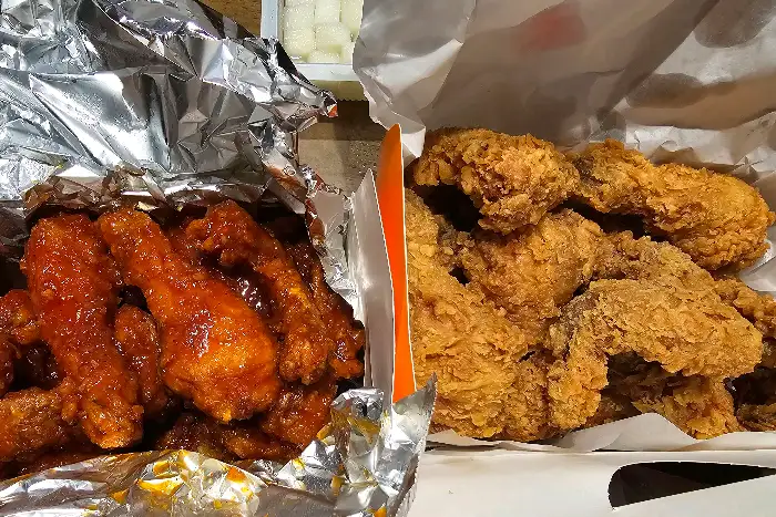 양념치킨과 후라이드 치킨