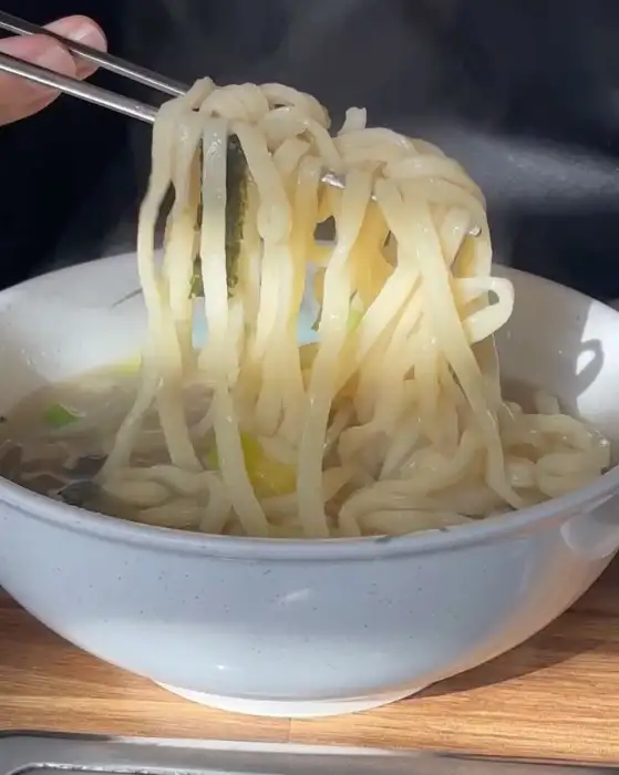 탱글탱글한 칼국수 면발