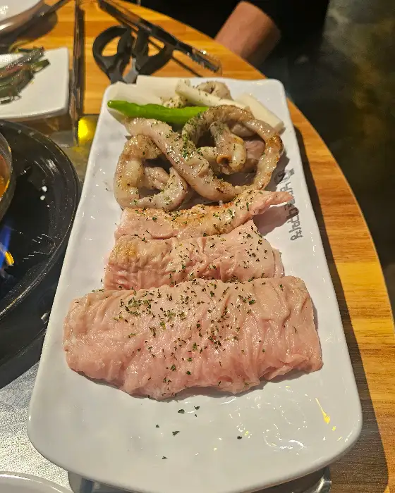 숯불 위에서 익어가는 막창