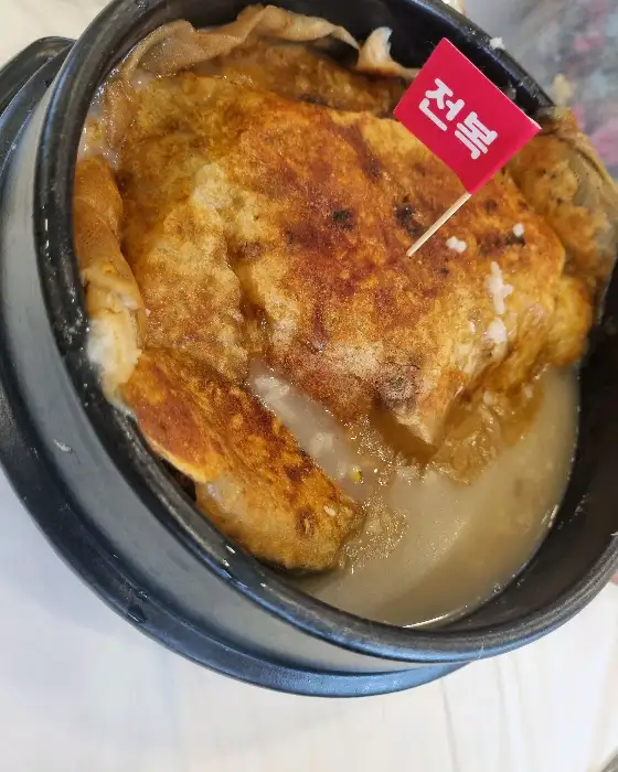 보글보글 끓고 있는 누룽지삼계탕