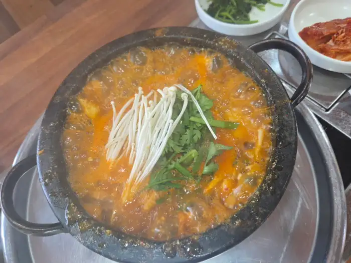 보글보글 끓는 매운탕