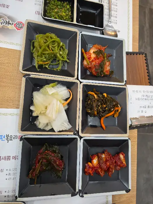 다양한 종류의 반찬들