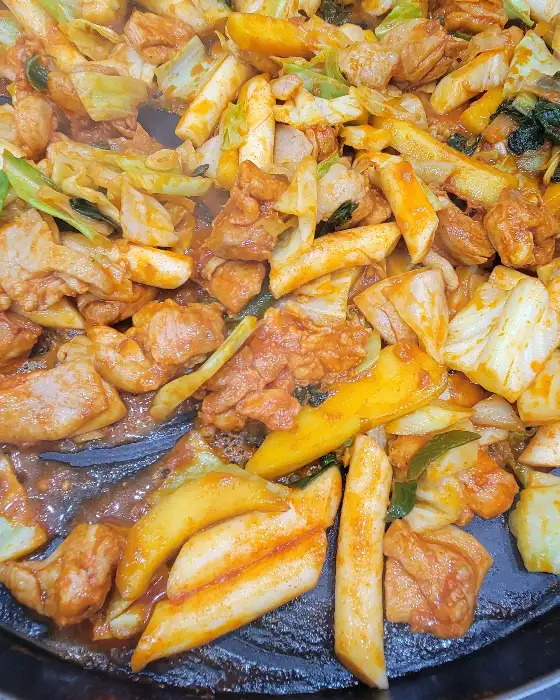 잘 익어가는 닭갈비