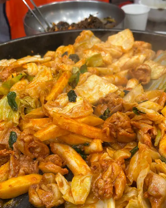 닭갈비와 함께 나온 재료들
