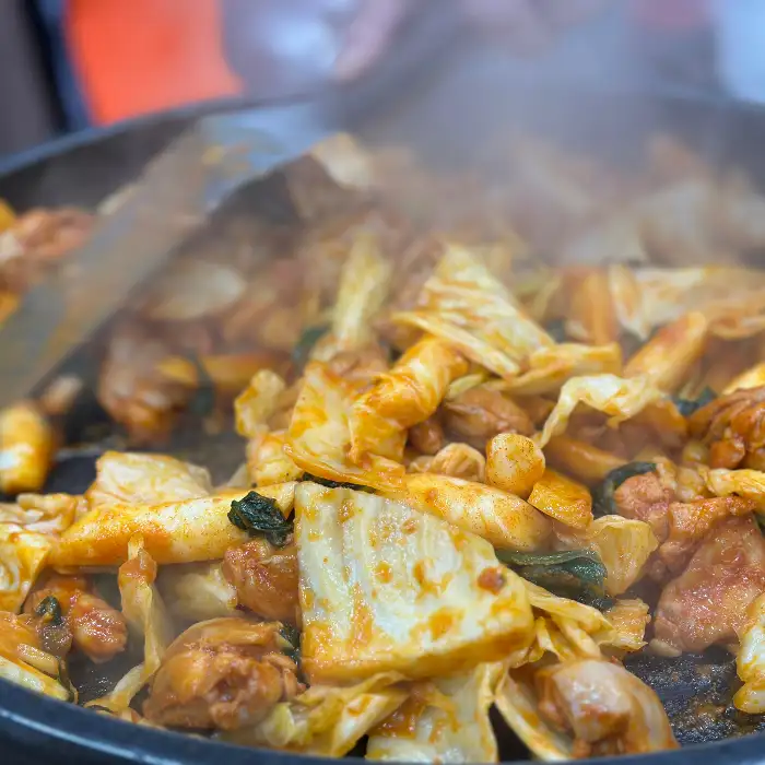 잘 익어가는 닭갈비 클로즈업