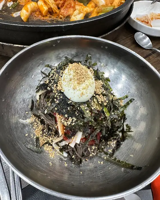 푸짐한 비빔막국수