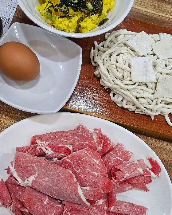신선한 재료와 소고기
