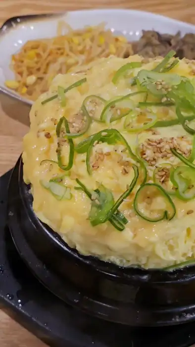 몽글몽글 부풀어 오른 폭탄 계란찜