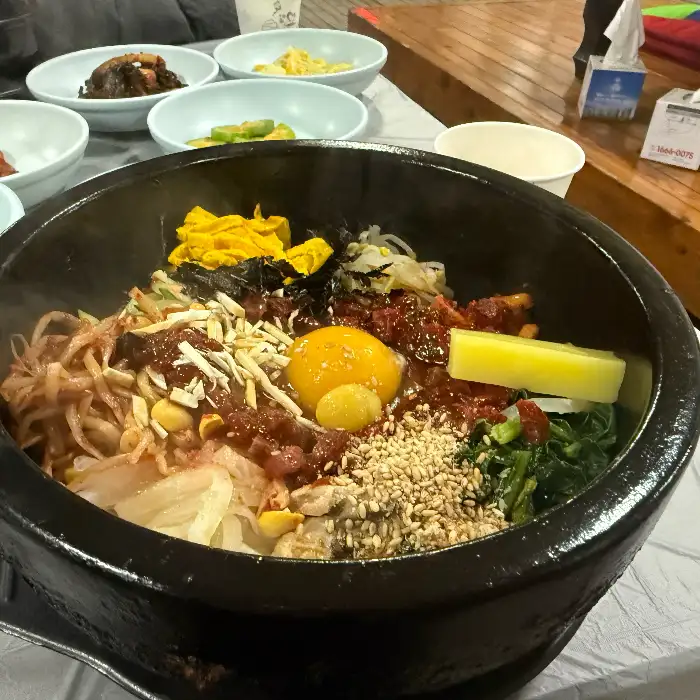 상록수회관 육회비빔밥