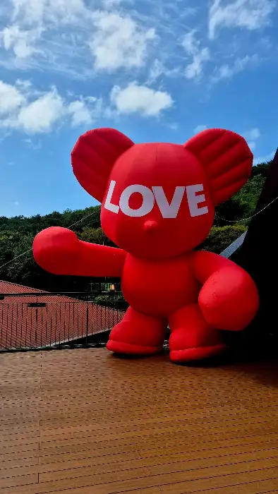 루프탑의 곰돌이 조형물