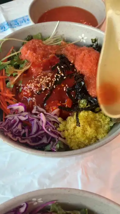 물회 그릇에 담긴 먹음직스러운 비빔 물회