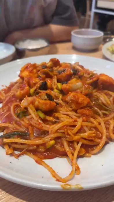 다양한 해물이 어우러진 아구찜