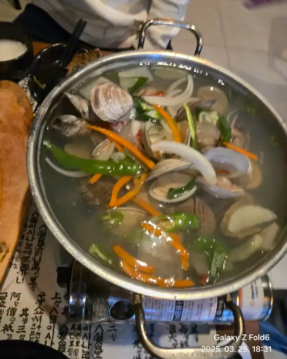 푸짐한 해물김치전