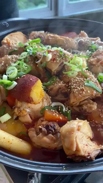 푸짐한 닭볶음탕