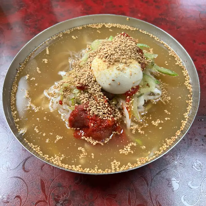 비빔냉면 클로즈업 샷