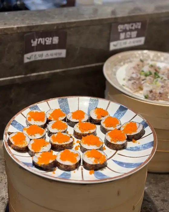 알록달록한 날치알 롤