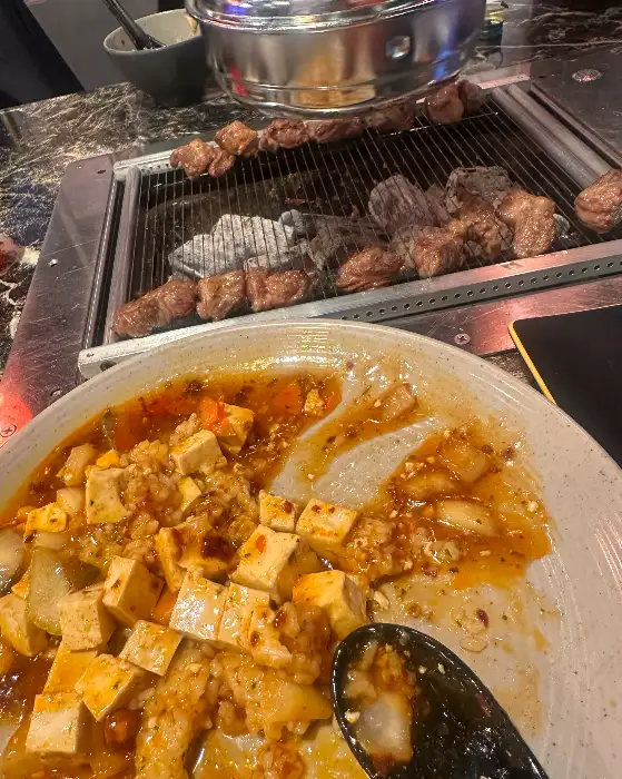 마파두부덮밥과 숯불 양꼬치