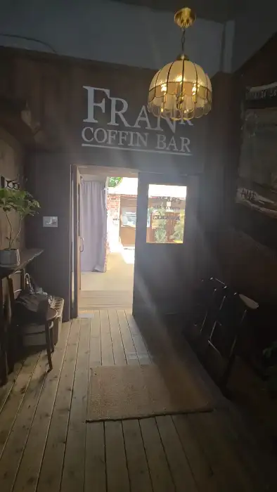 프랭크커핀바 입구