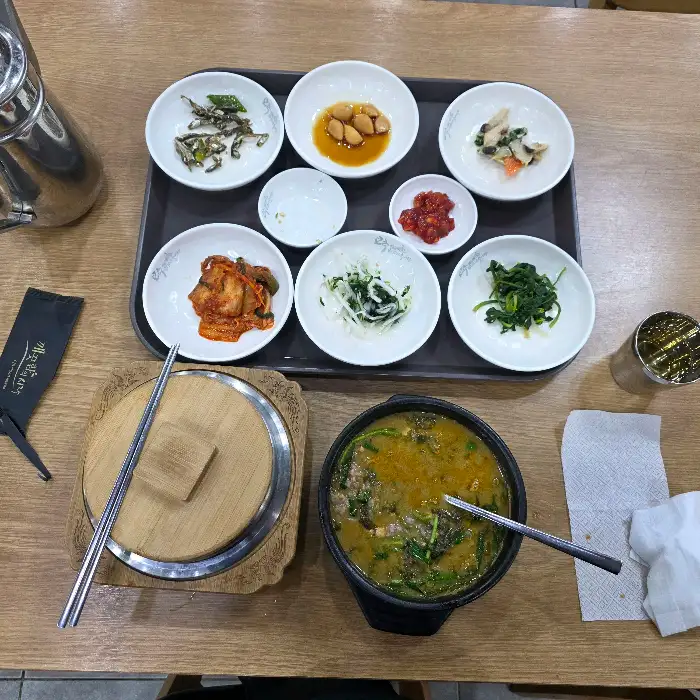 테이블 세팅 및 추어탕