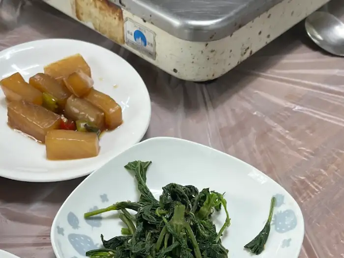 정갈하게 차려진 밑반찬들