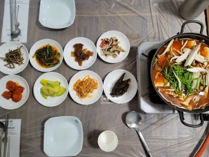 푸짐하게 차려진 한 상차림
