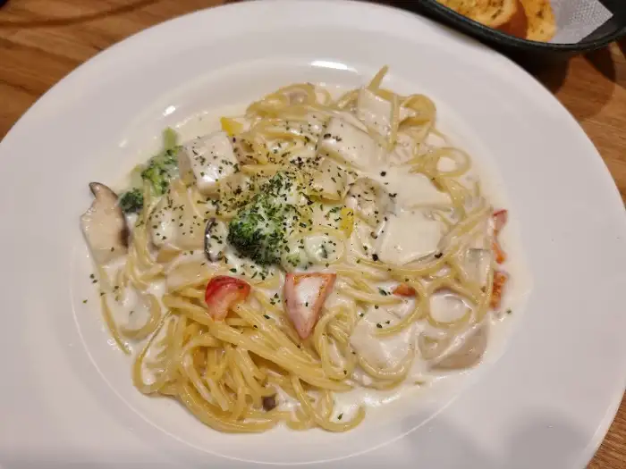 크림 파스타 with 치킨 and 버섯