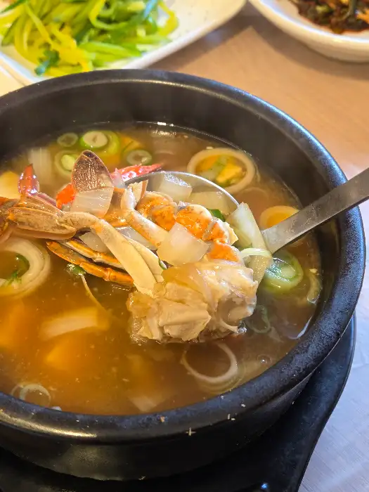 얼큰한 국물의 된장찌개