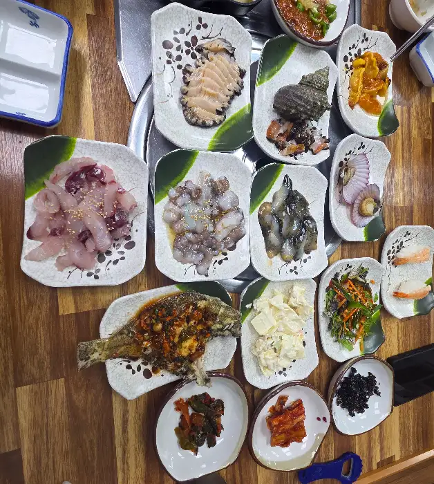 다양하고 푸짐한 밑반찬
