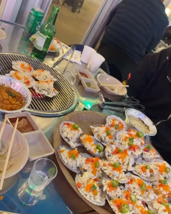 조개구이와 떡볶이 한상차림