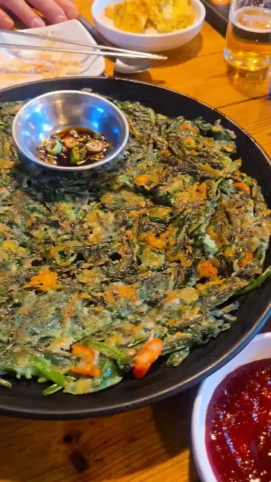 푸짐하게 차려진 다양한 전
