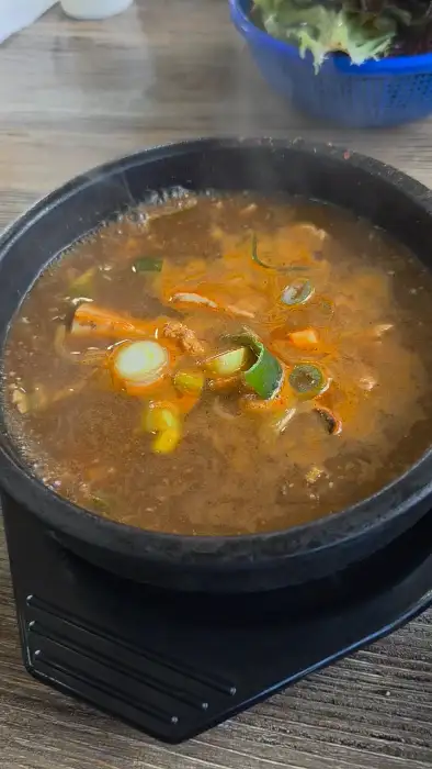 따뜻하게 끓고 있는 된장찌개